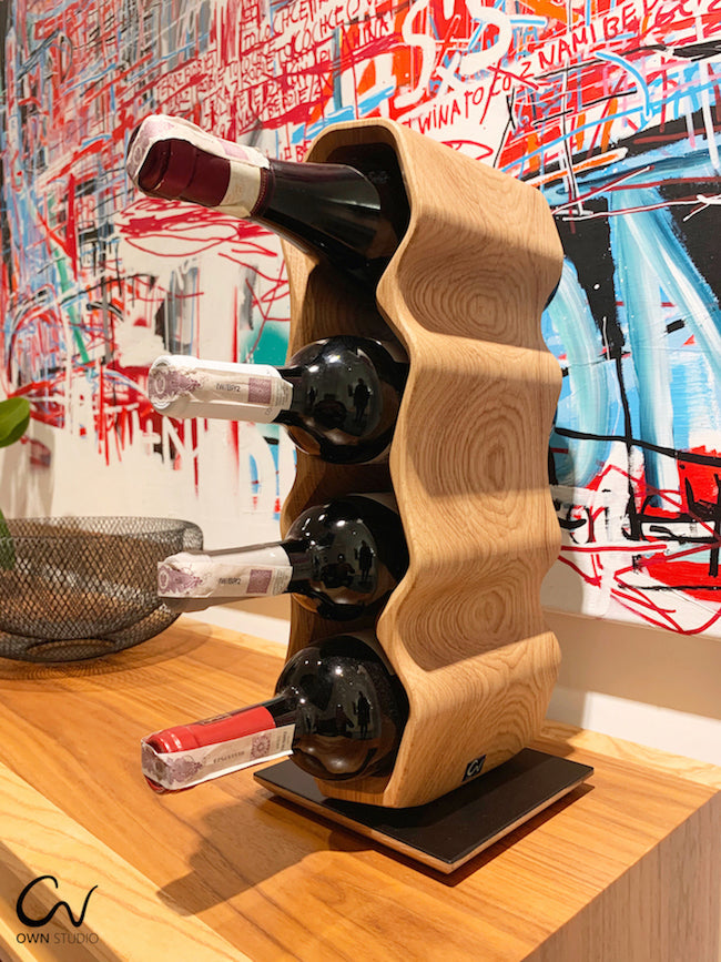 NordicStory Botellero hecho a mano de roble AWRY 2.0, puesto de vinos para 4 botellas